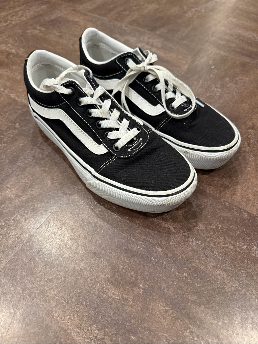 Vans Black and White Low-Top Skate Flatform Sneakers 7.5